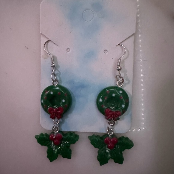 Green Gorgeous Festive dangled Earrings!! (handmade) - Picture 2 of 2